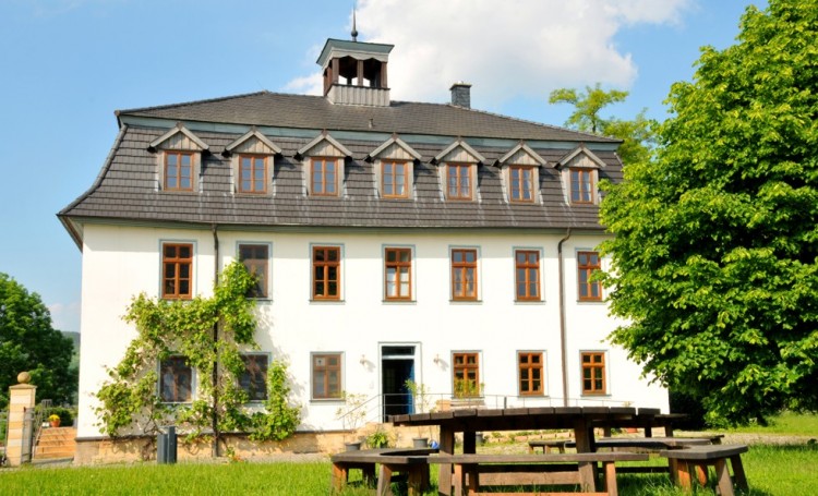 Biohotel Stiftsgut Wilhelmsglücksbrunn mit Biorestaurant und Ferienwohnungen